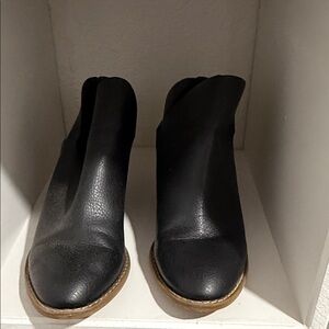 Universal Thread Black Ankle Booties